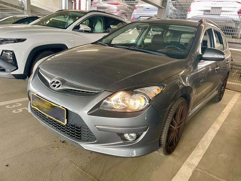 Grau Gebraucht 2012 Hyundai i30 Edition Kombi | 4.799 € (Superpreis) - Bild 1/4