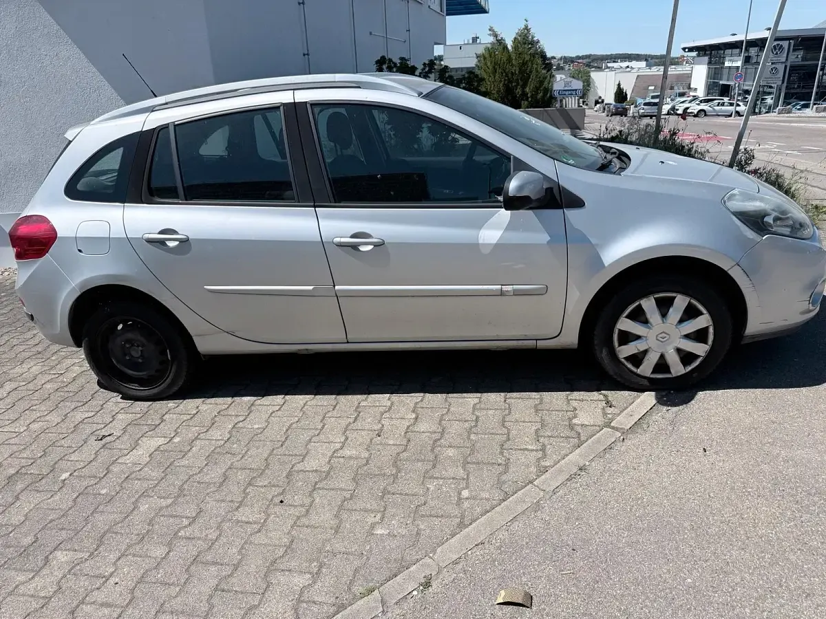Gebraucht Renault Clio 74 PS (54 kW) 2011 Silber Kombi