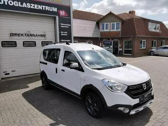 Gebraucht Dacia Dokker Celebration 116 PS (85 kW) 2017 Weiß Van / Kleinbus
