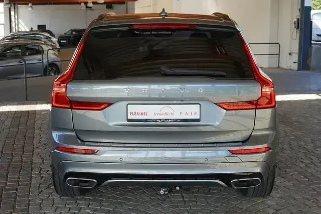 Gebraucht Volvo XC60 R-Design 250 PS (183 kW) 2019 Osmium grey met. SUV