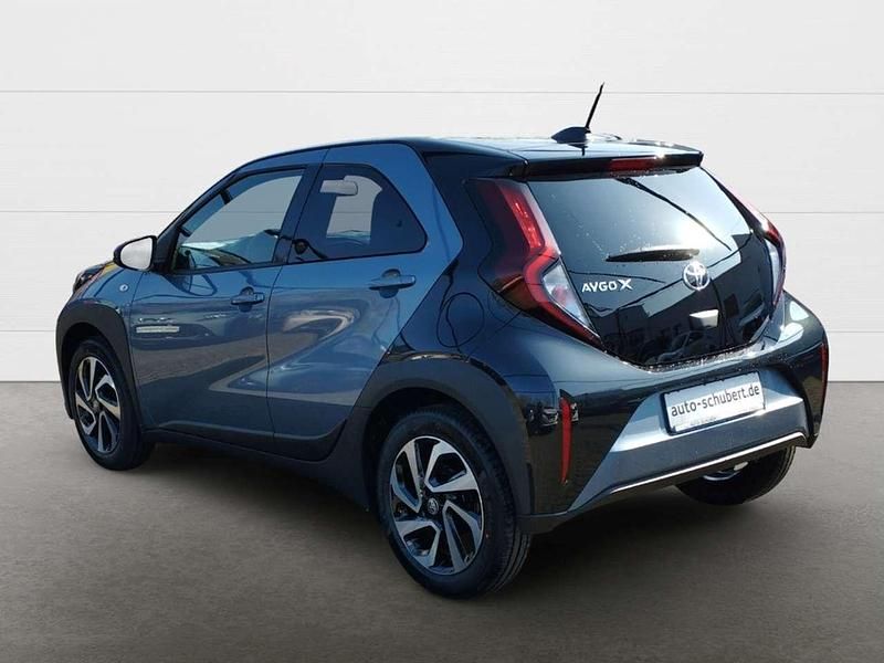 Neu Toyota Aygo X 72 PS (52 kW) 2025 Grau SUV