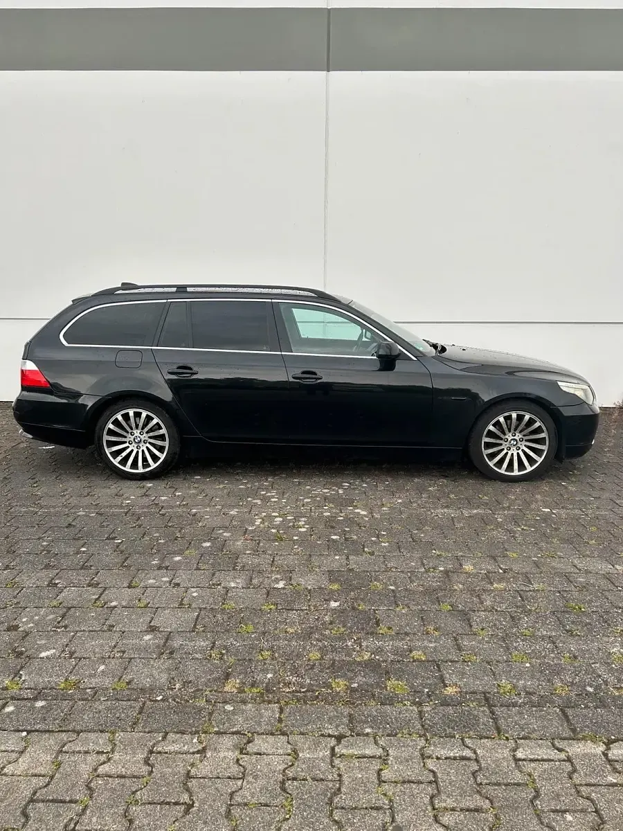 Gebraucht BMW 525 177 PS (130 kW) 2006 Schwarz Kombi