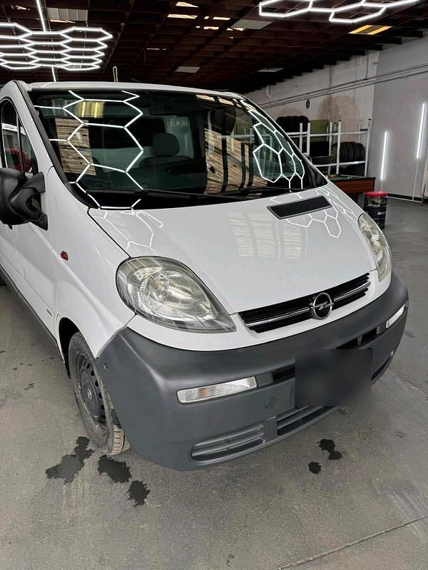 Gebraucht Opel Vivaro 145 PS (106 kW) 2006 Weiß Van / Kleinbus