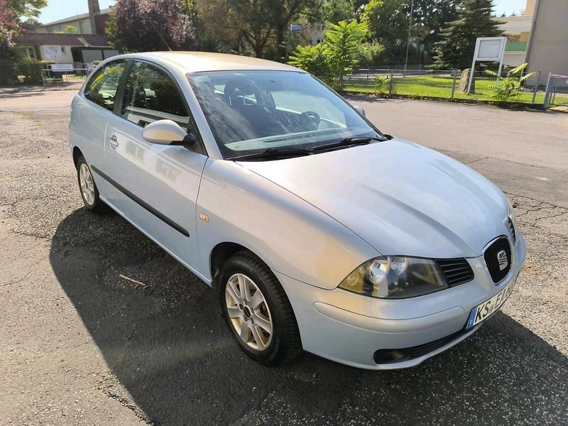 Grau Gebraucht 2006 Seat Ibiza Kleinwagen | 1.900 € (Fairer Preis) - Bild 1/4