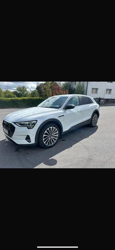 Weiß Gebraucht 2019 Audi e-tron SUV | 24.950 € (Guter Preis) - Bild 1/4