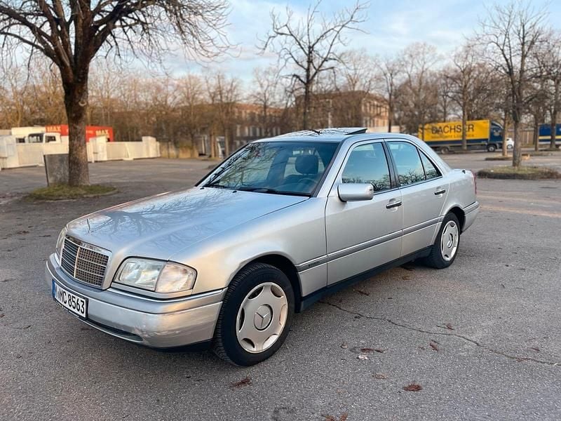 Gebraucht Mercedes C180 122 PS (89 kW) 1997 Silber Limousine