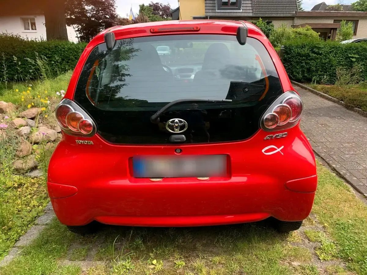 Gebraucht Toyota Aygo 68 PS (50 kW) 2010 Rot Kleinwagen