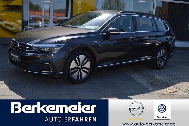 Grau Gebraucht 2022 VW Passat Pro Kombi | 23.562 € (Fairer Preis) - Bild 1/4