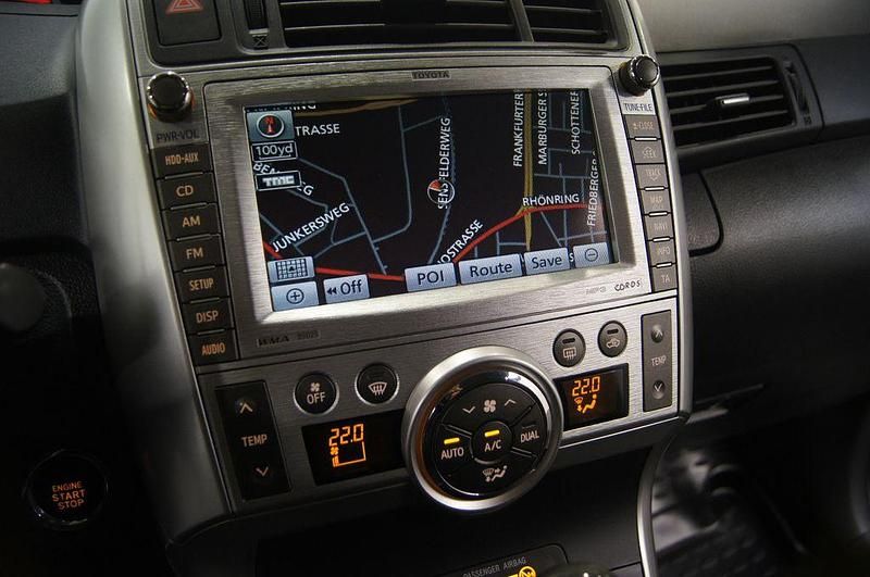 Gebraucht Toyota Verso Executive 150 PS (110 kW) 2010 Blau Van / Kleinbus