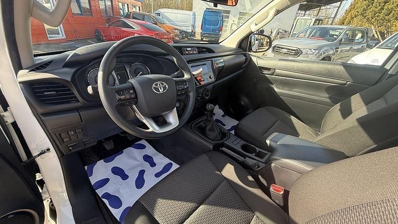 Gebraucht Toyota HiLux 150 PS (110 kW) 2023 Weiß Abholung