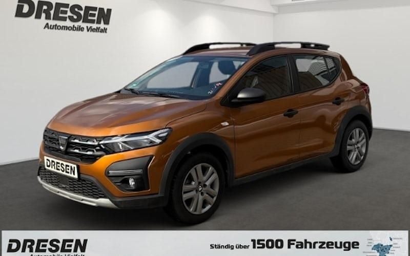 Orange Gebraucht 2021 Dacia Sandero Essentiel Kleinwagen | 14.290 € (Fairer Preis) - Bild 1/4