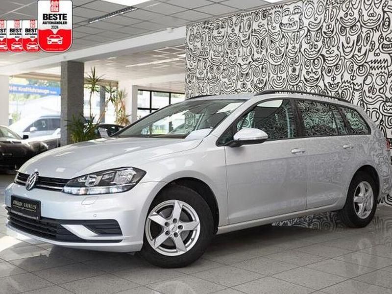 Reflexsilber metallic Gebraucht 2020 VW Golf VIII Business Kombi | 17.880 € (Fairer Preis) - Bild 1/3