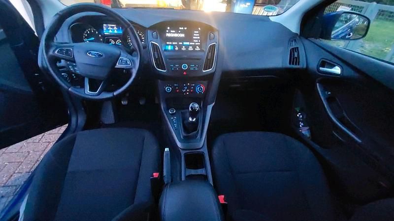 Gebraucht Ford Focus 125 PS (91 kW) 2016 Blau Kombi