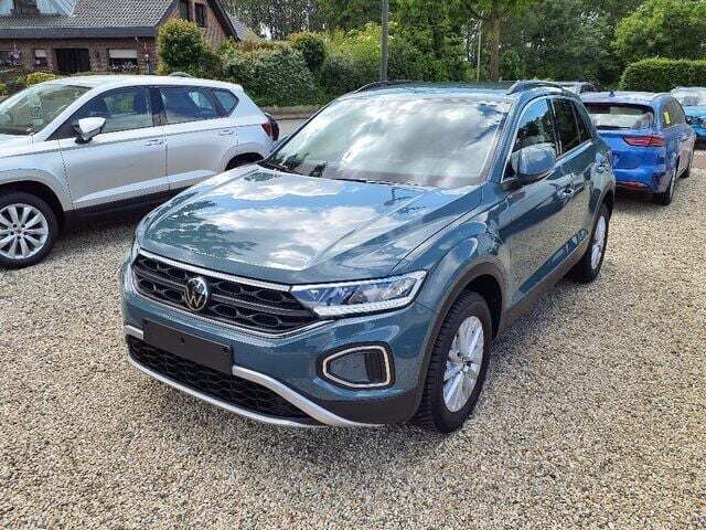 Blau Gebraucht 2024 VW T-Roc Life SUV | 23.690 € (Fairer Preis) - Bild 1/4