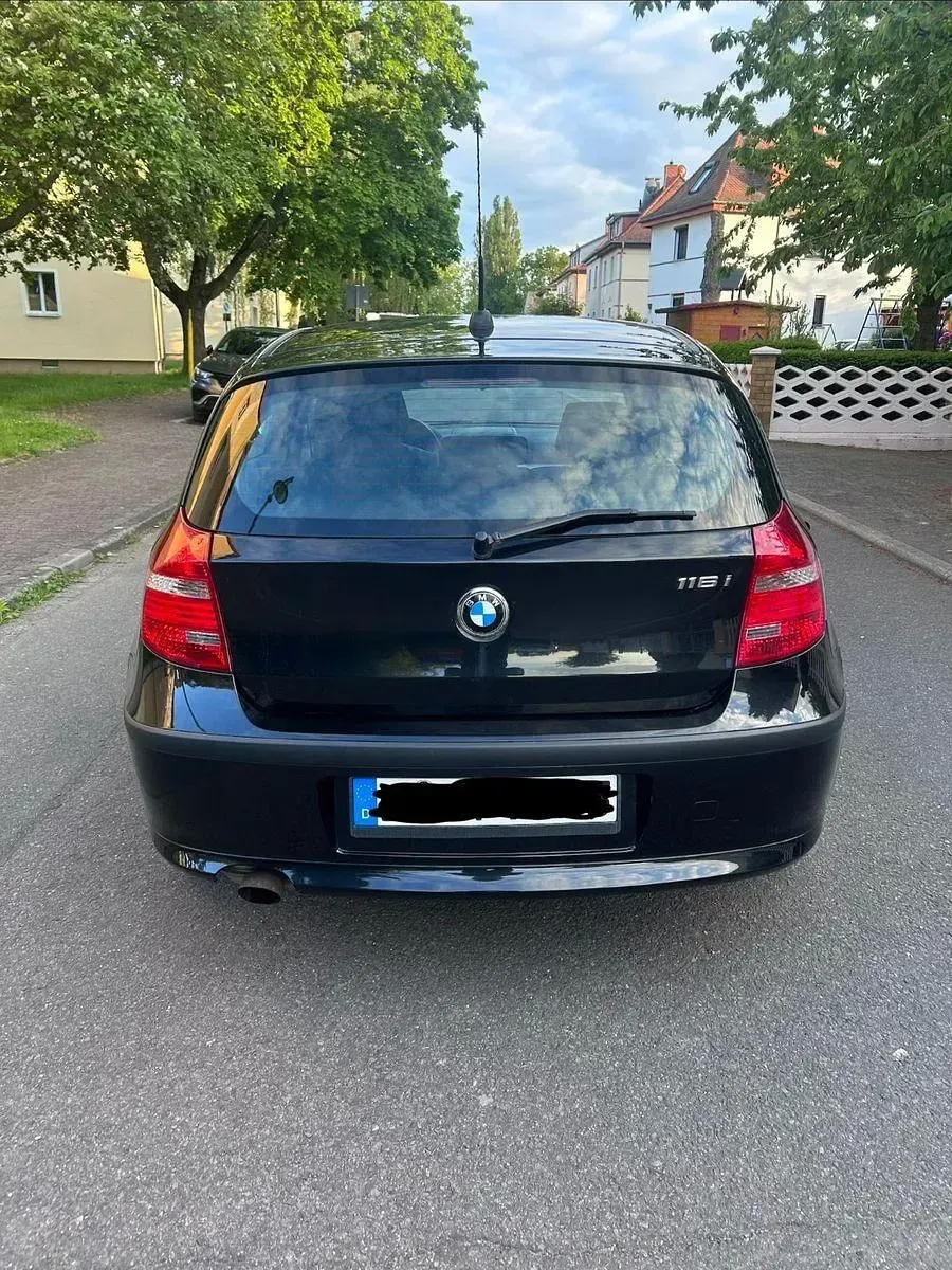 Gebraucht BMW 116 122 PS (89 kW) 2009 Schwarz Kleinwagen