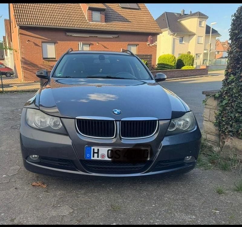 Grau Gebraucht 2006 BMW 318 Kombi | 2.999 € (Superpreis) - Bild 1/4