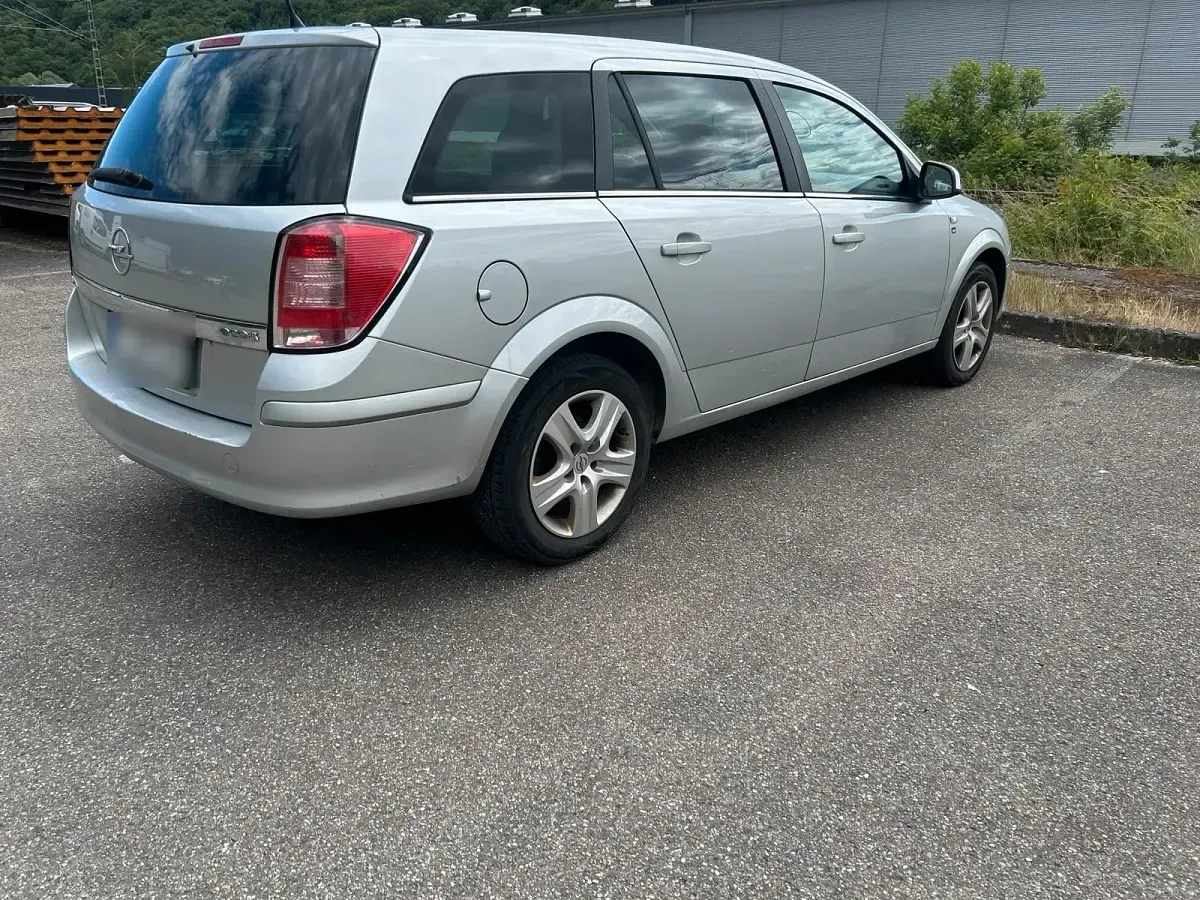 Gebraucht Opel Astra 110 PS (80 kW) 2010 Silber Kombi