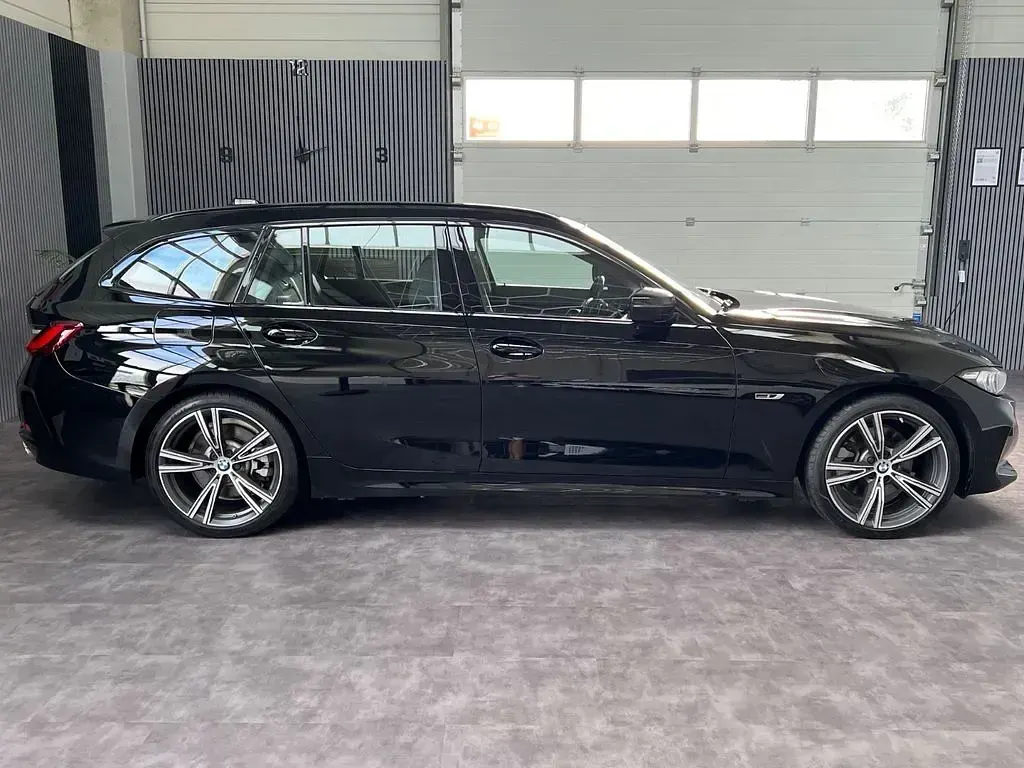 Gebraucht BMW 320 163 PS (119 kW) 2023 Schwarz Limousine