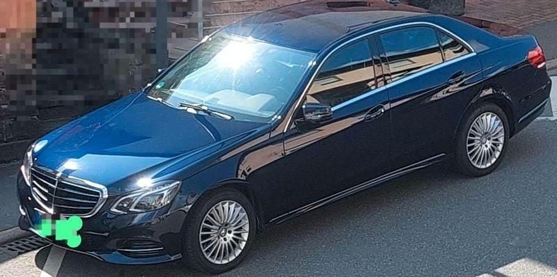 Gebraucht Mercedes E250 204 PS (150 kW) 2015 Blau Limousine