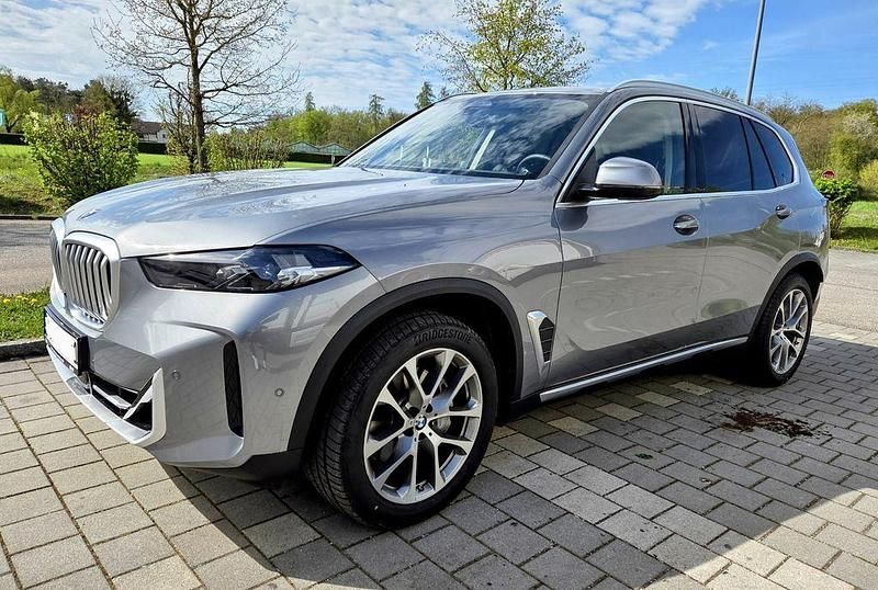 Grau Gebraucht 2025 BMW X5 Sport Line SUV | 78.900 € - Bild 1/4