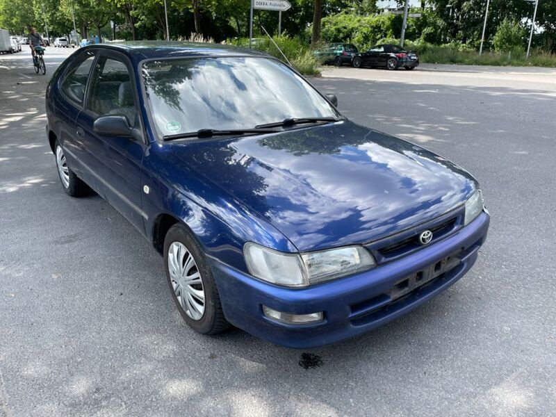 Blau Gebraucht 1995 Toyota Corolla XLi Kleinwagen | 1.850 € - Bild 1/4