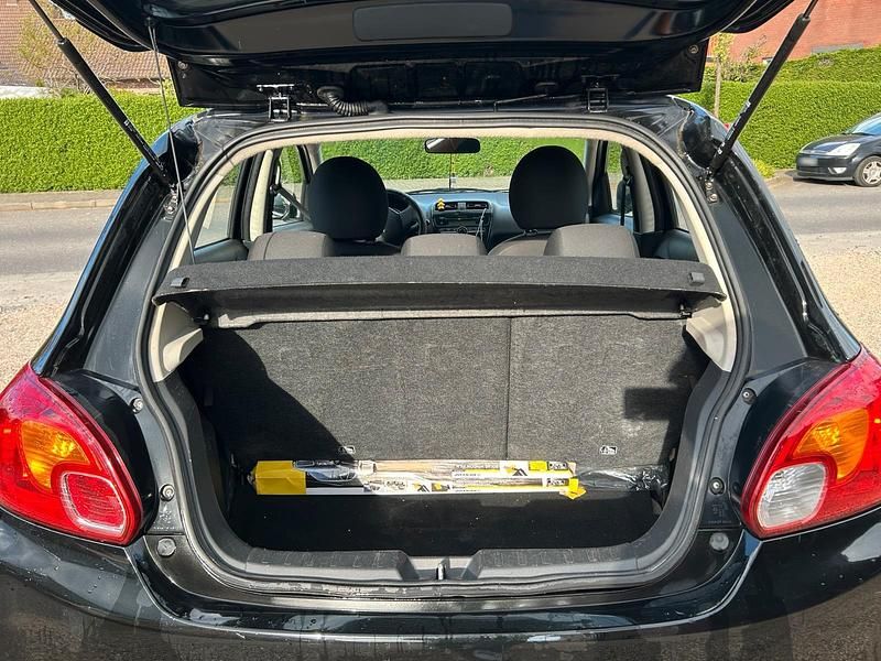 Second-hand Mitsubishi Space Star 70 CP (51 kW) 2013 Negru Monovolum