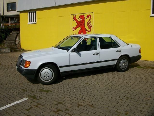 Gebraucht Mercedes E300 179 PS (131 kW) 1986 Weiß Limousine