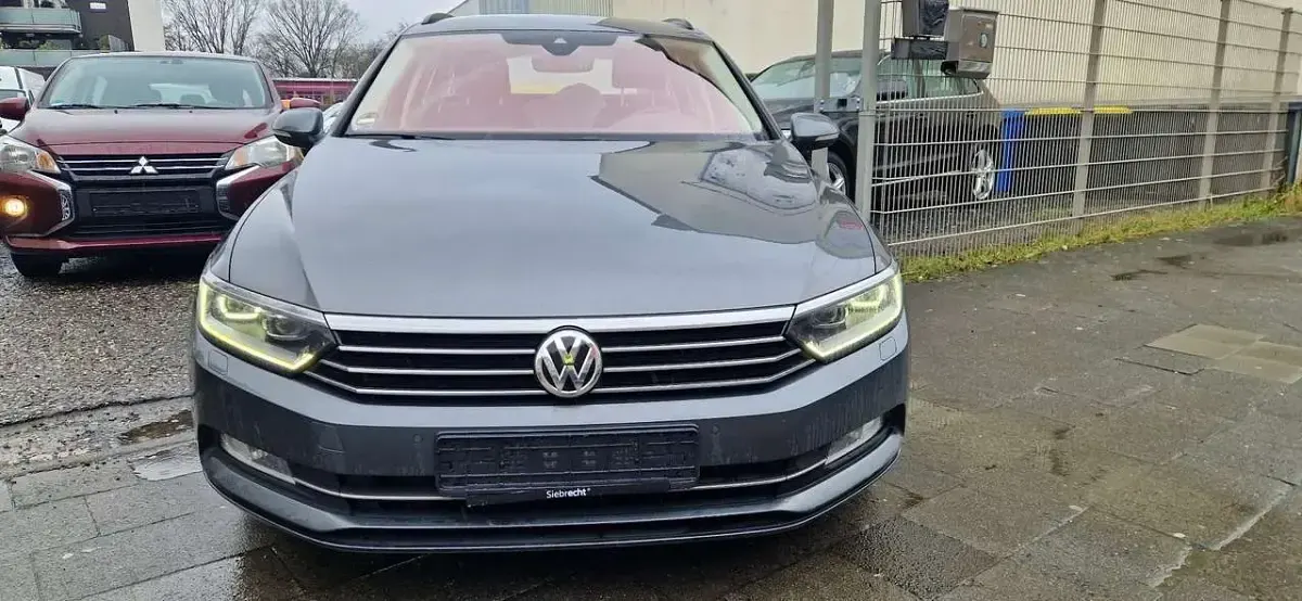 Gebraucht VW Passat Comfortline 120 PS (88 kW) 2017 Grau Kombi