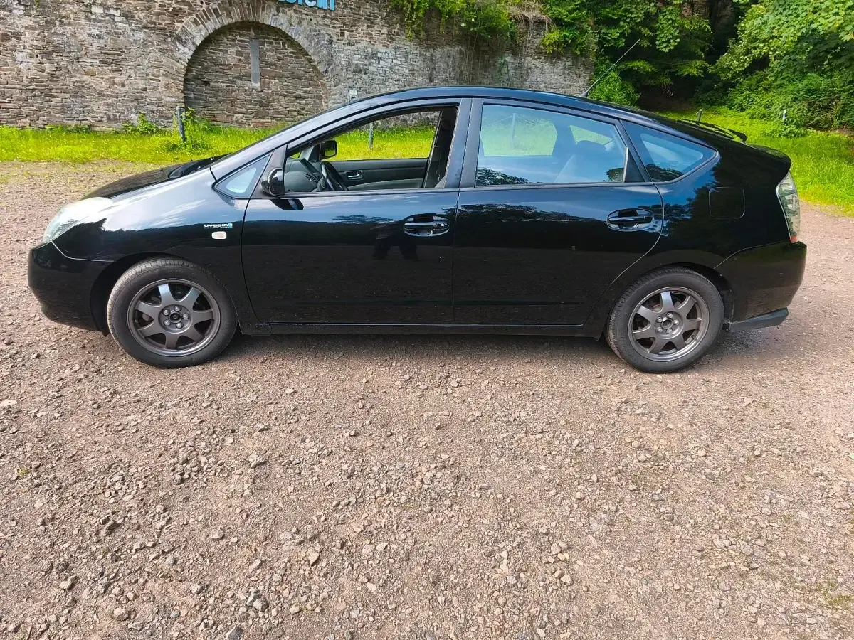 Gebraucht Toyota Prius 111 PS (81 kW) 2006 Schwarz Kleinwagen