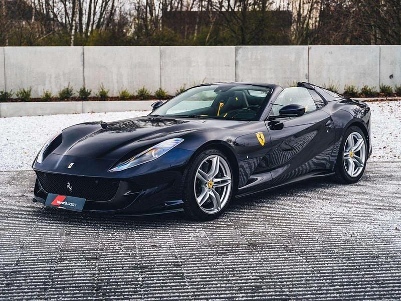 Second-hand Ferrari 812 795 CP (584 kW) 2021 Albastru Cabrio