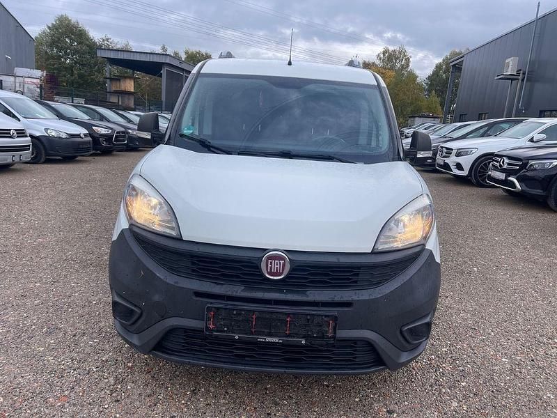 Weiß Gebraucht 2018 Fiat Doblò Basis Van / Kleinbus | 6.999 € (Fairer Preis) - Bild 1/4
