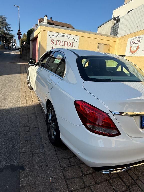 Weiß Gebraucht 2015 Mercedes C180 Edition Limousine | 15.000 € (Superpreis) - Bild 1/4