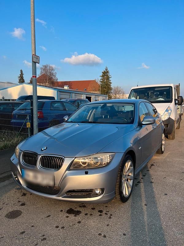 Gebraucht BMW 330 245 PS (180 kW) 2009 Blau Limousine