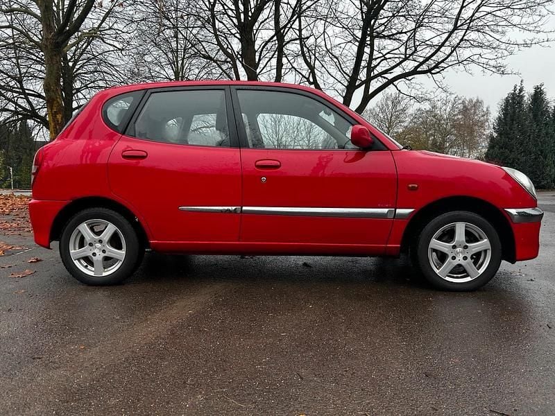 Gebraucht Daihatsu Sirion 80 PS (58 kW) 2005 Rot Kleinwagen