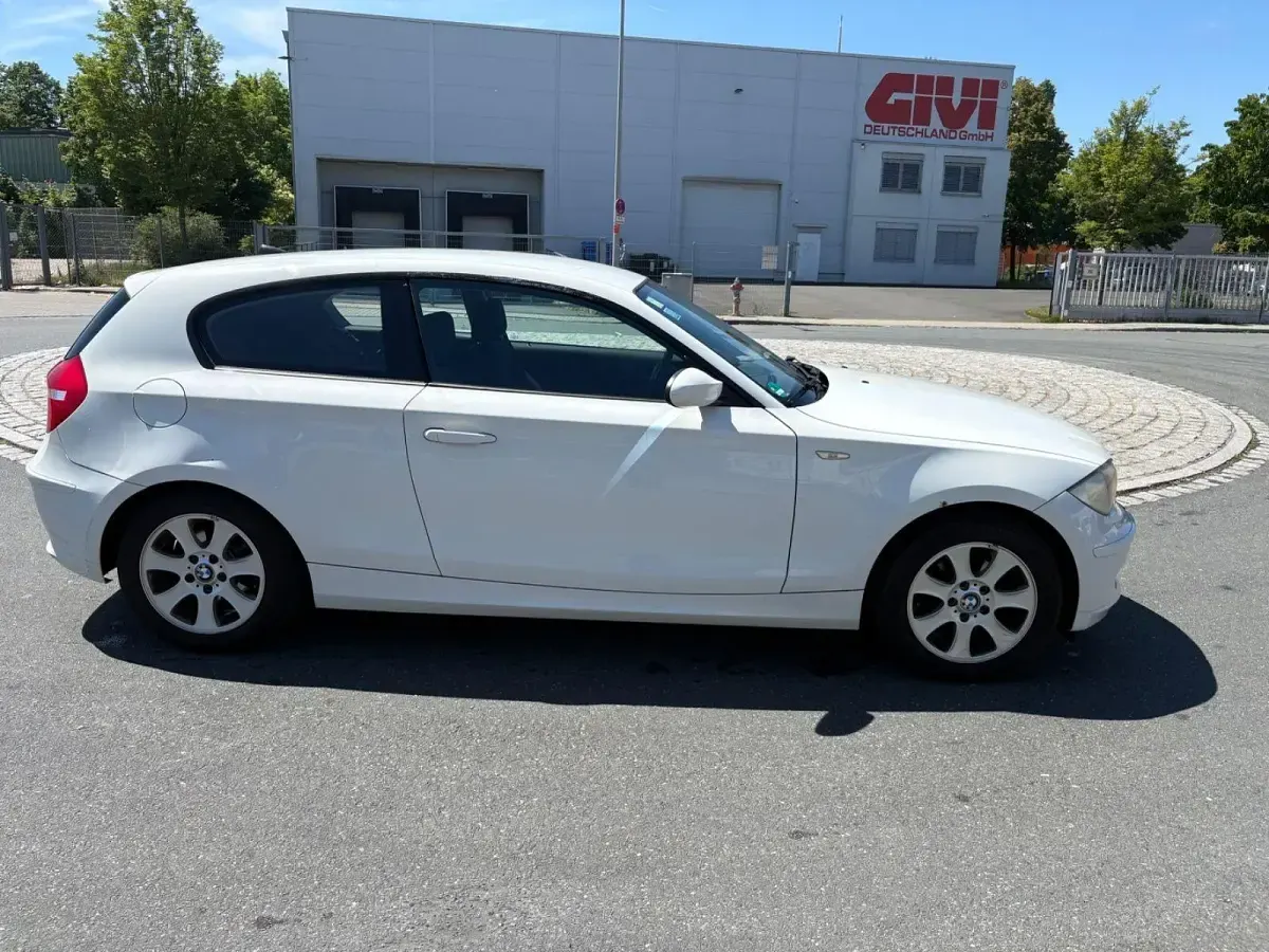 Gebraucht BMW 116 122 PS (89 kW) 2008 Weiß Kleinwagen