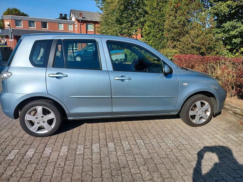 Blau Gebraucht 2007 Mazda 2 Limousine | 2.950 € (Etwas zu teuer) - Bild 1/4