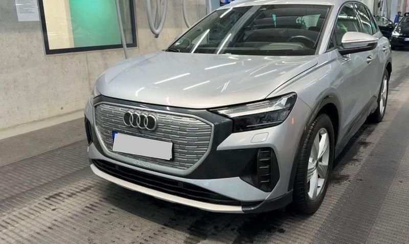 Gebraucht Audi Q4 e-tron Ambiente 219 kW (299 PS) 2021 Silber SUV
