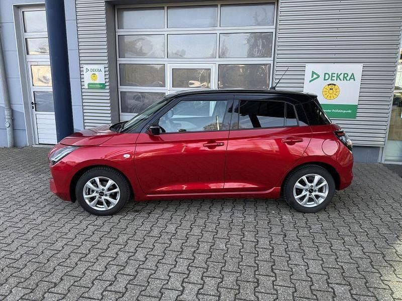 Gebraucht Suzuki Swift Comfort 83 PS (61 kW) 2025 Rot Kleinwagen