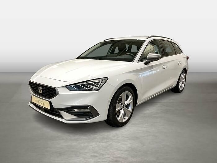 Glacial weiß Gebraucht 2025 Seat Leon FR-Line Kombi | 29.219 € (Fairer Preis) - Bild 1/4