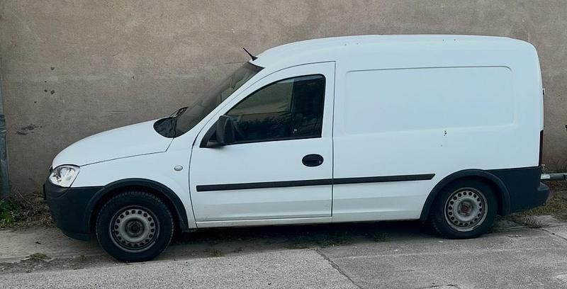 Weiß Gebraucht 2003 Opel Combo Van / Kleinbus | 2.500 € (Fairer Preis) - Bild 1/2