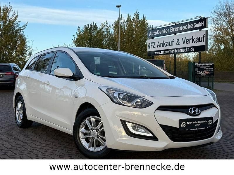 Weiß Gebraucht 2013 Hyundai i30 Limousine | 8.800 € (Fairer Preis) - Bild 1/4