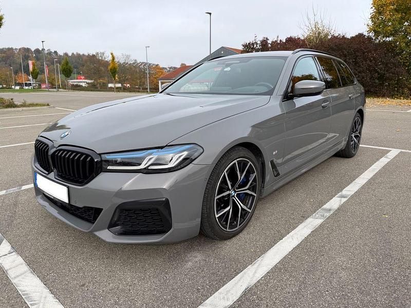 Grau Gebraucht 2021 BMW 540 M Sport Kombi | 39.900 € (Fairer Preis) - Bild 1/4