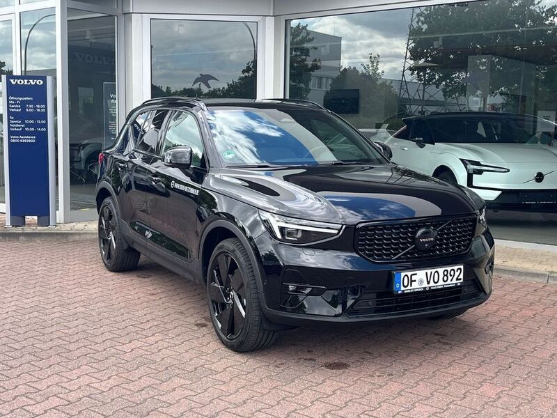 Onyx schwarz Gebraucht 2025 Volvo XC40 Plus SUV | 45.900 € (Teuer) - Bild 1/4