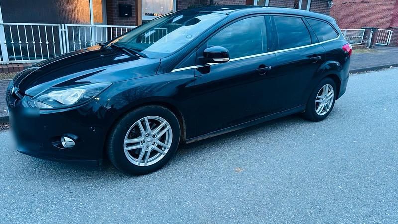 Gebraucht Ford Focus 140 PS (102 kW) 2012 Schwarz Kombi