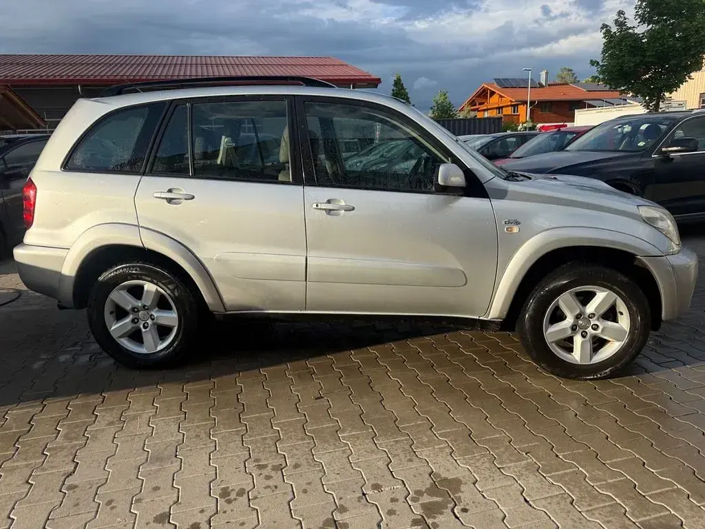 Gebraucht Toyota RAV4 Edition 116 PS (85 kW) 2005 Silber SUV
