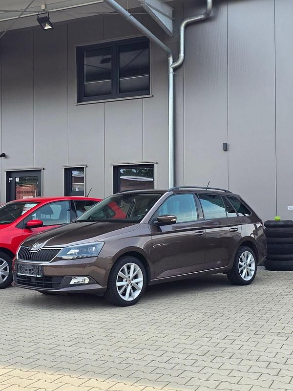 Braun Gebraucht 2016 Skoda Fabia Kleinwagen | 11.950 € (Teuer) - Bild 1/4