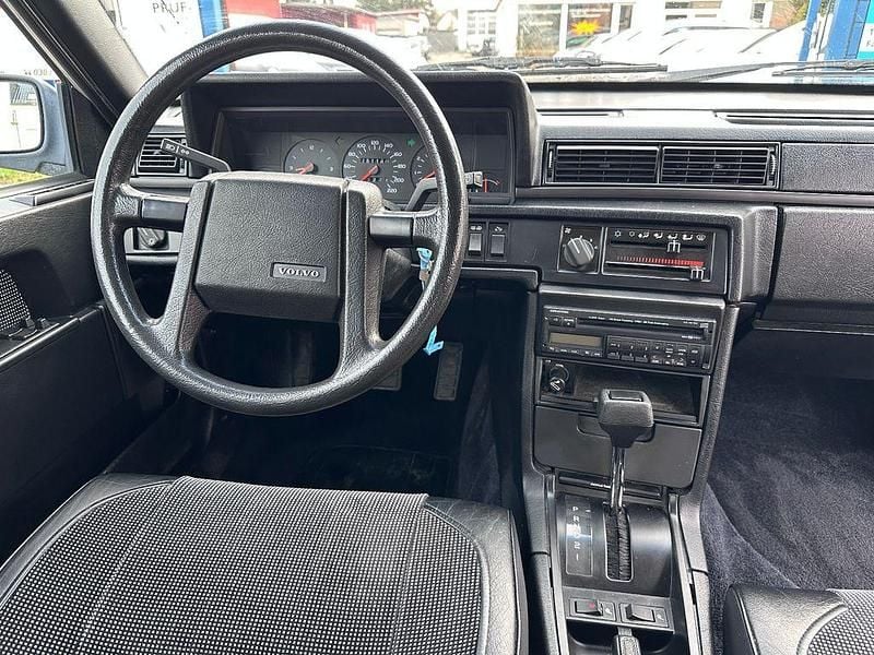 Second-hand Volvo 740 155 CP (114 kW) 1990 Argintiu Berlinǎ