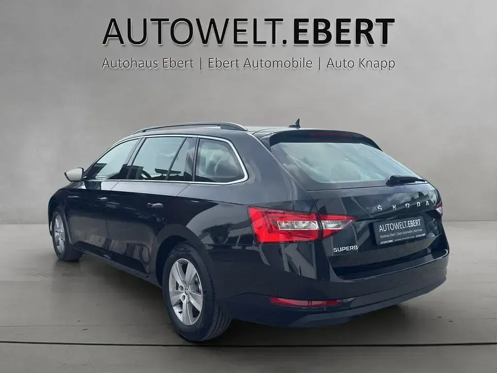 Używany Skoda Superb 150 KM (110 kW) 2022 Czarny Kombi