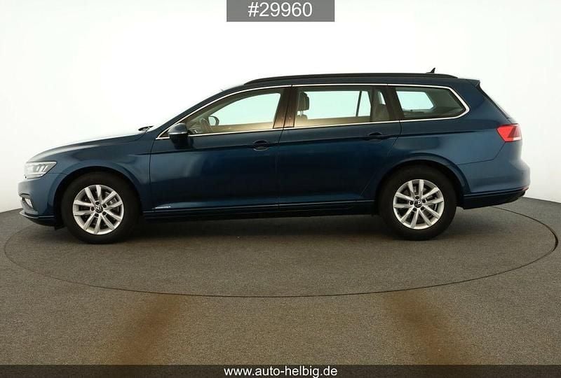 Gebraucht VW Passat Business 150 PS (110 kW) 2023 Blau Kombi