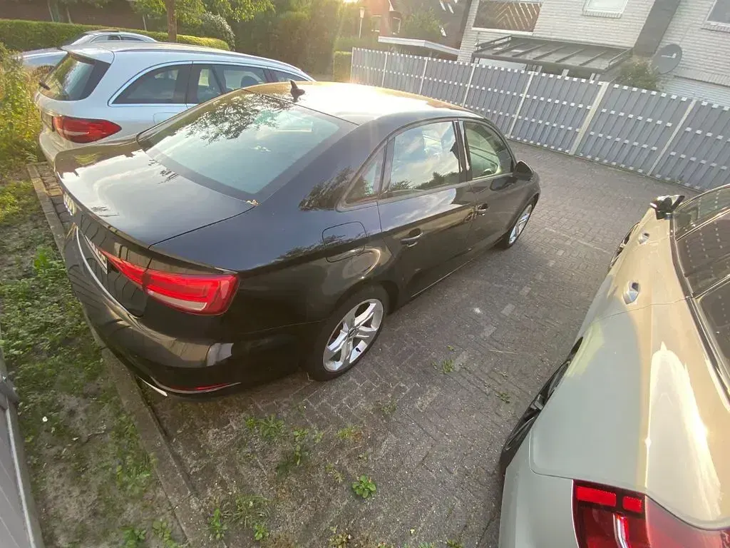 Gebraucht Audi A3 Comfort 116 PS (85 kW) 2018 Schwarz Limousine